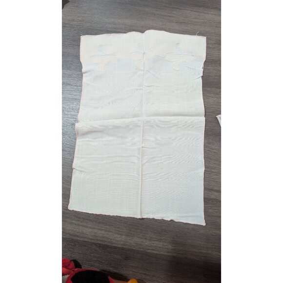 Pink & White Table Napkins Fleur-De-Lis Cutout Design Linen Blend 15x10 Set Of 4 - Picture 4 of 9